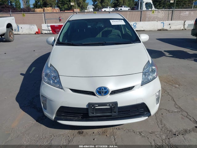 2015 Toyota PRIUS TWO — миниатюра 12
