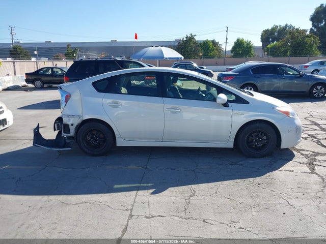 2015 Toyota PRIUS TWO — миниатюра 13