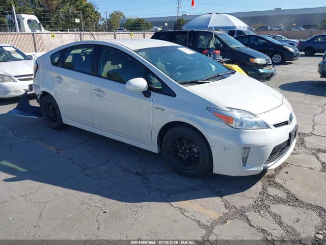 صورة 1 لـ 2015 Toyota PRIUS TWO