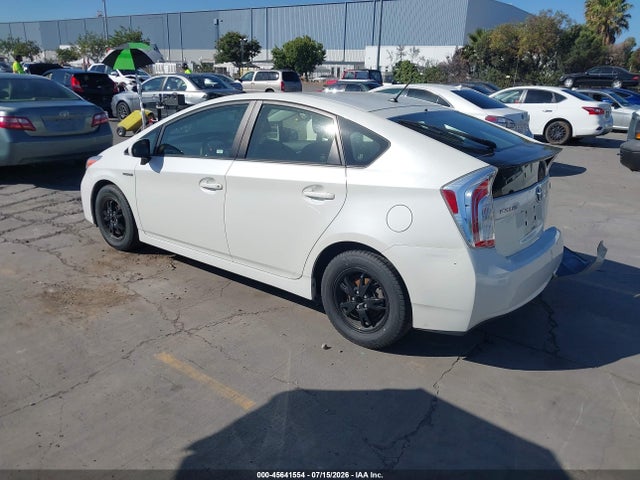 صورة 3 لـ 2015 Toyota PRIUS TWO