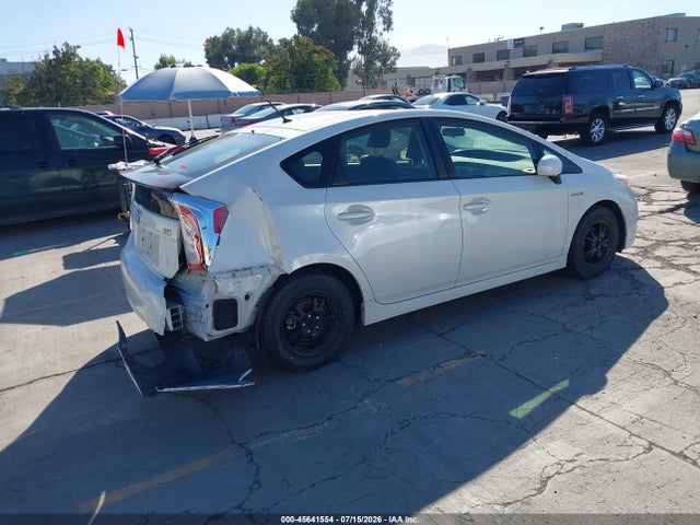 صورة 4 لـ 2015 Toyota PRIUS TWO