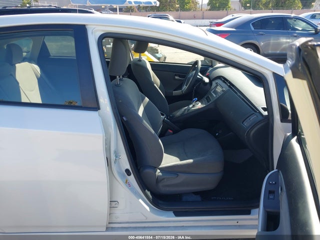 صورة 5 لـ 2015 Toyota PRIUS TWO
