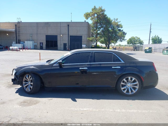 2015 Chrysler 300C PLATINUM thumbnail 15