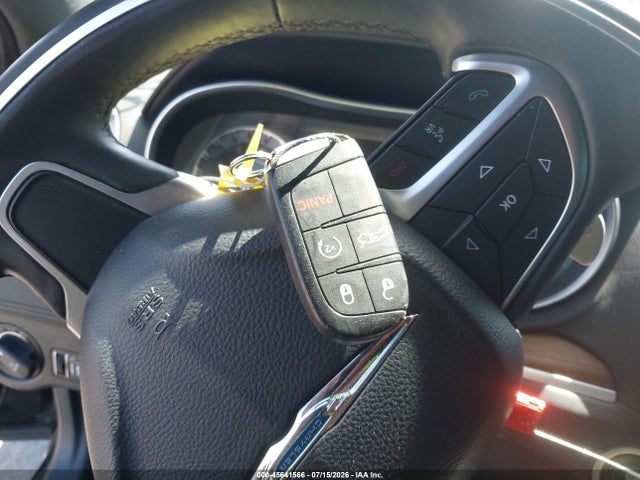 2015 Chrysler 300C PLATINUM thumbnail 11