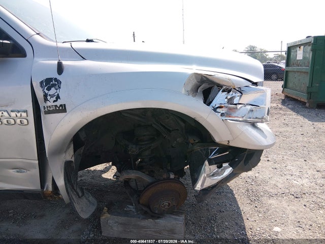 2017 RAM 1500 SLT thumbnail 18