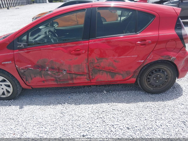 صورة 6 لـ 2015 Toyota PRIUS C TWO