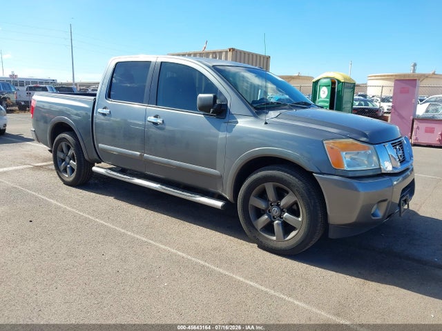 2015 NISSAN TITAN SV