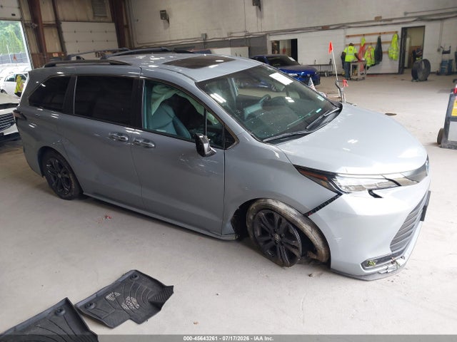 2024 TOYOTA SIENNA WOODLAND EDITION