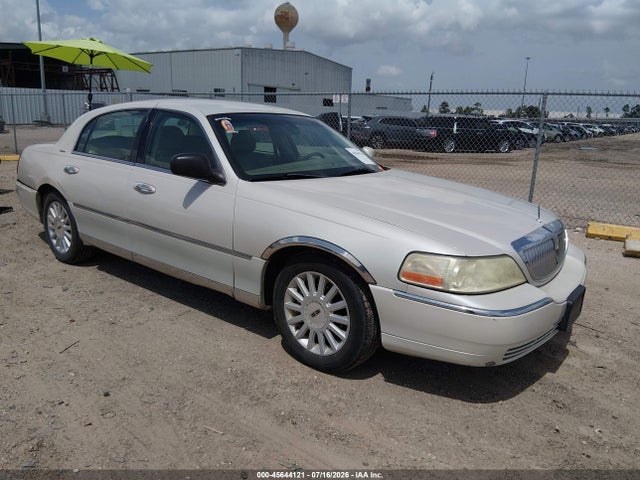 2005 LINCOLN TOWN CAR SIGNATURE