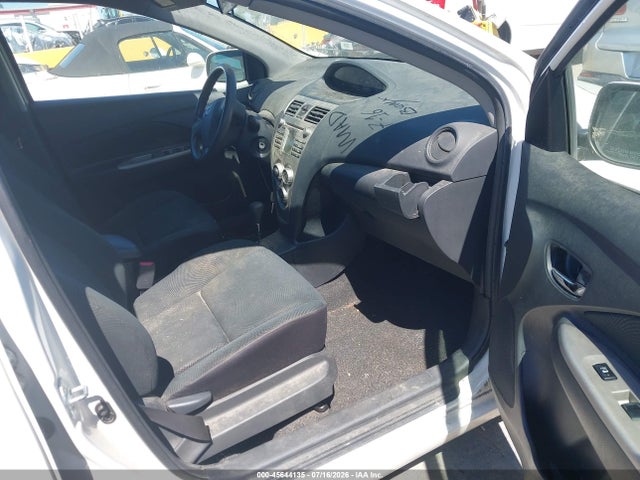2010 Toyota YARIS photo 5