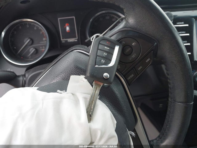 2019 TOYOTA CAMRY SE 11