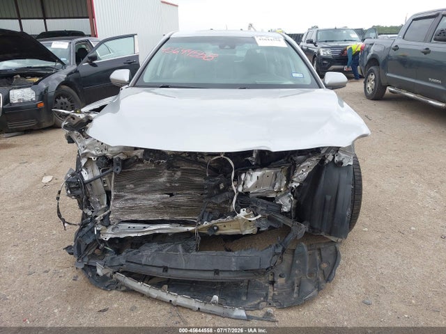 2019 TOYOTA CAMRY SE 12