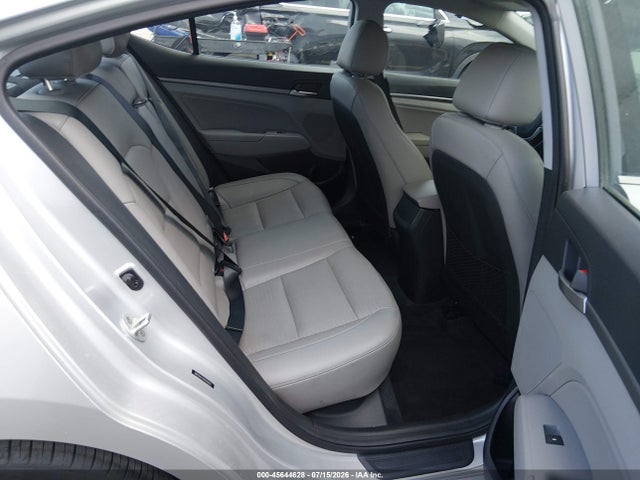 صورة 8 لـ 2017 Hyundai ELANTRA LIMITED
