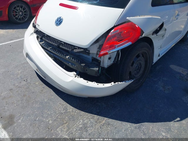 2013 Volkswagen BEETLE 2.5L photo 6