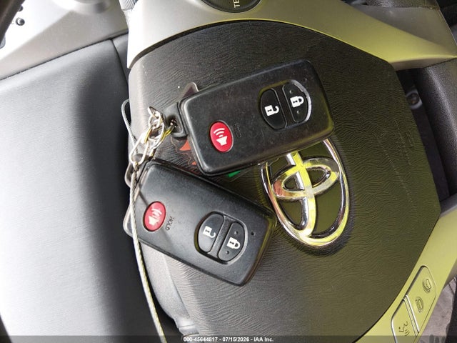 2012 Toyota PRIUS V THREE — миниатюра 11