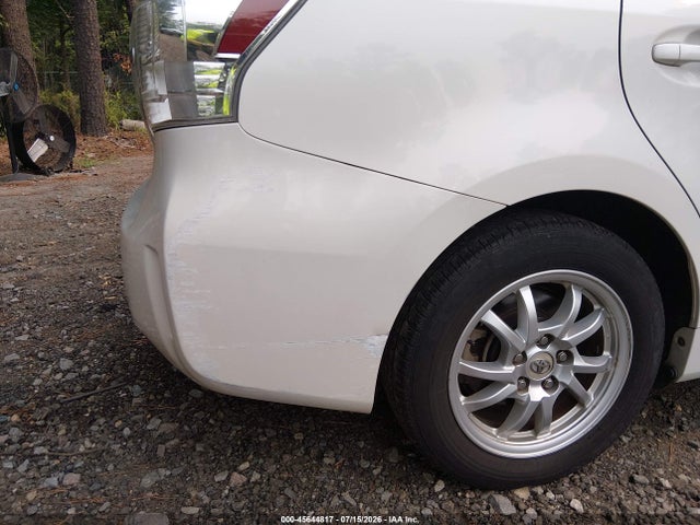 2012 Toyota PRIUS V THREE photo 6