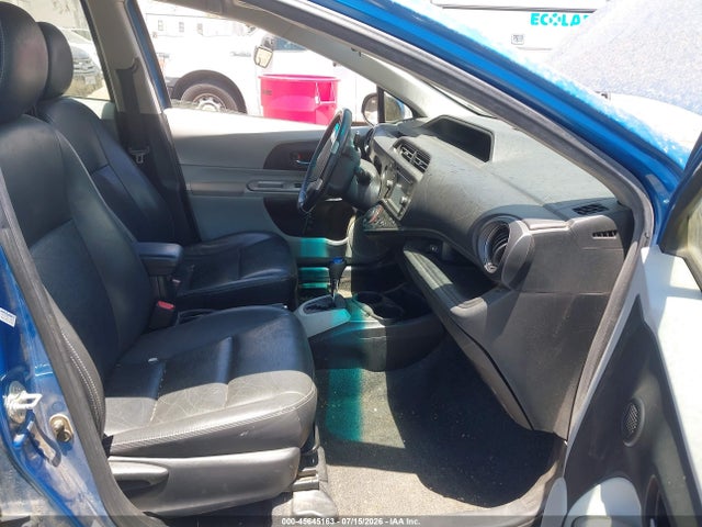 صورة 5 لـ 2013 Toyota PRIUS C FOUR