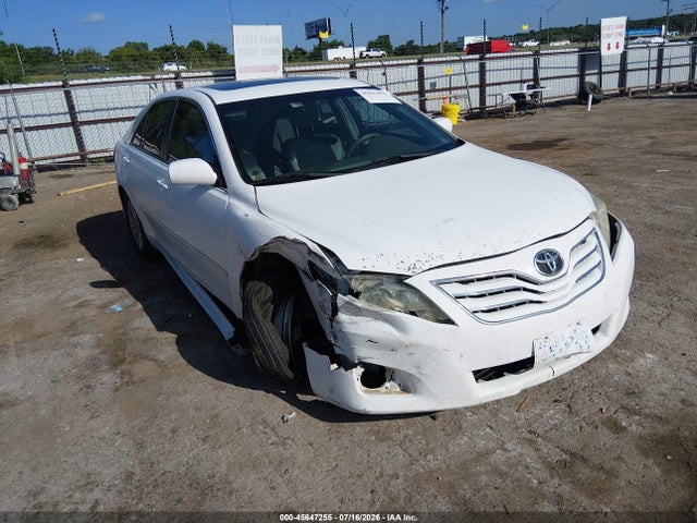 2011 TOYOTA CAMRY XLE
