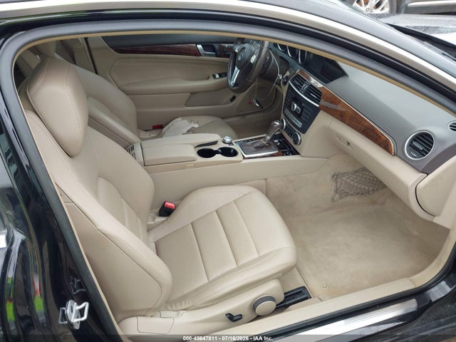 صورة 5 لـ 2015 Mercedes-BENZ C 250