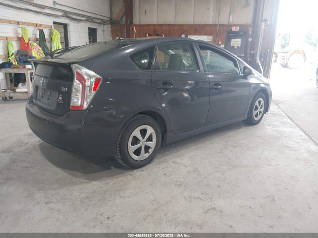 2013 Toyota PRIUS THREE — фото 4