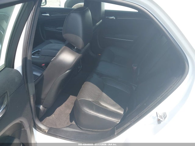 صورة 8 لـ 2011 Chrysler 300 LIMITED