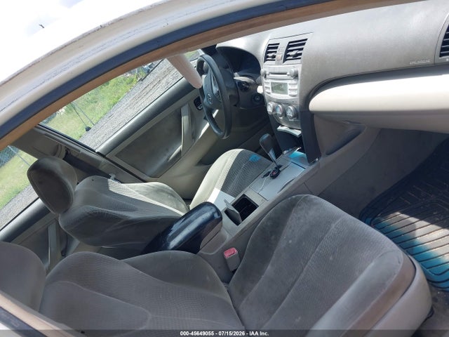 2010 Toyota CAMRY LE photo 5