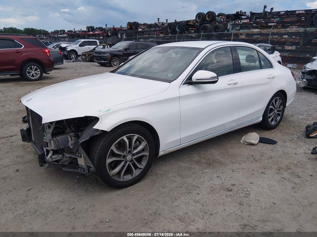 صورة 2 لـ 2016 Mercedes-BENZ C 300