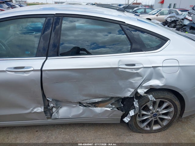 2017 FORD FUSION SE 6