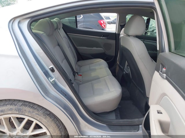 صورة 8 لـ 2017 Hyundai ELANTRA SE