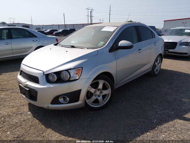 2016 Chevrolet SONIC LTZ AUTO 照片 2