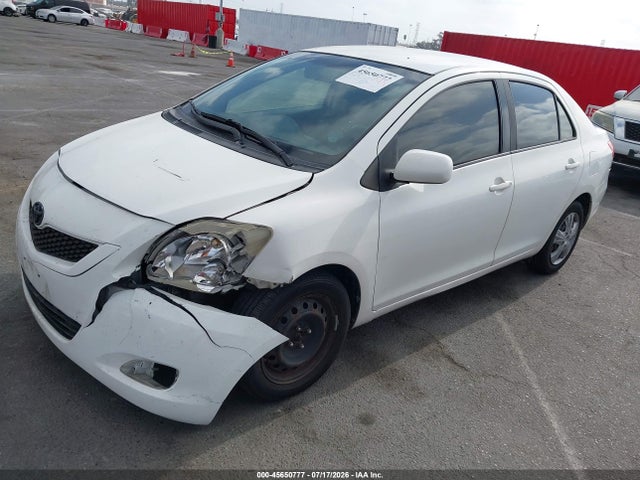 2010 Toyota YARIS 照片 2