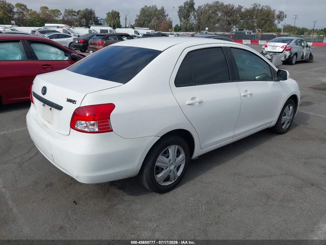 2010 Toyota YARIS 照片 4