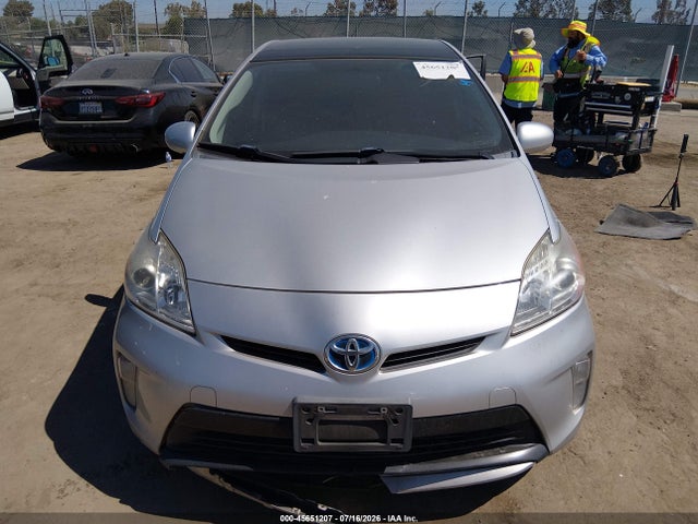 2014 Toyota PRIUS THREE thumbnail 12