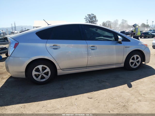 2014 Toyota PRIUS THREE thumbnail 13