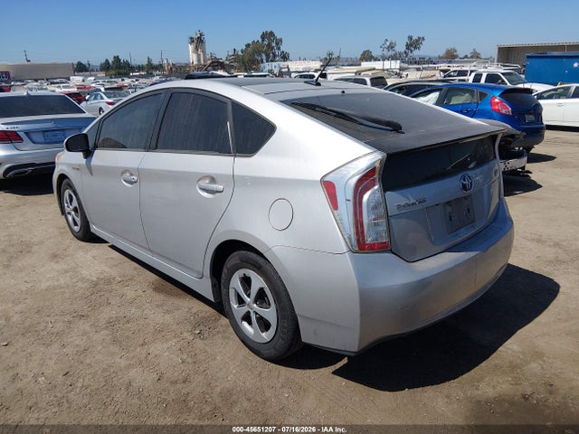 2014 Toyota PRIUS THREE photo 3