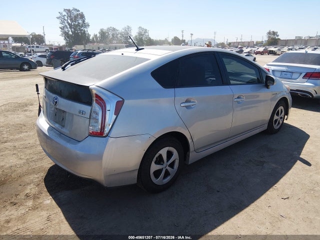 2014 Toyota PRIUS THREE photo 4