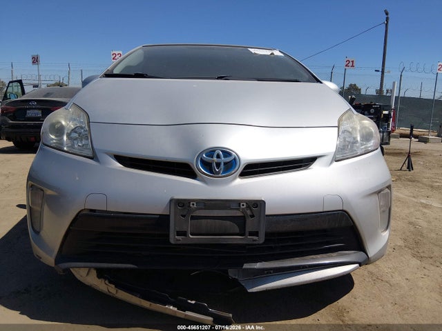 2014 Toyota PRIUS THREE photo 6