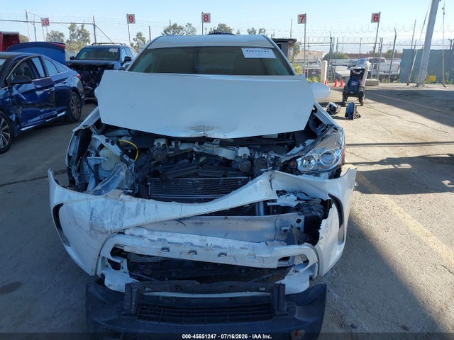 2017 Toyota PRIUS V THREE — миниатюра 13