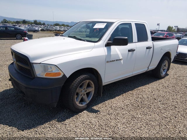 2012 RAM 1500 ST 照片 2