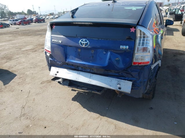 2010 Toyota PRIUS III — миниатюра 13