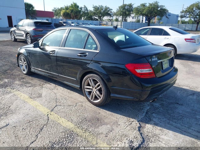 صورة 3 لـ 2014 Mercedes-BENZ C 300 SPORT 4MATIC