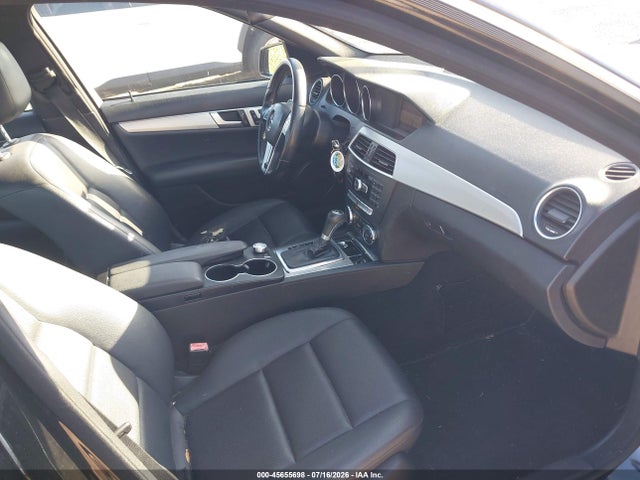 صورة 5 لـ 2014 Mercedes-BENZ C 300 SPORT 4MATIC