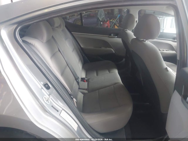 صورة 8 لـ 2017 Hyundai ELANTRA SE