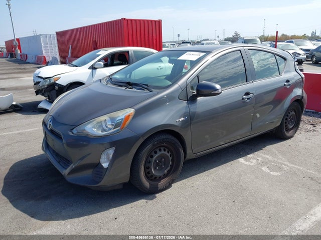 صورة 2 لـ 2016 Toyota PRIUS C ONE