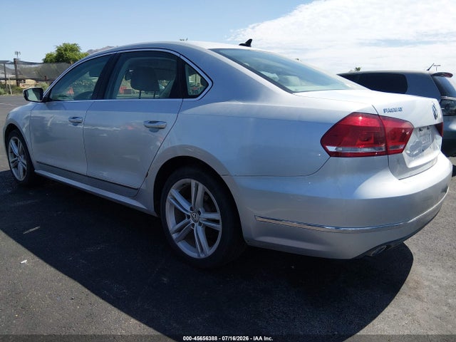 2014 Volkswagen PASSAT 2.0L TDI SE — фото 3