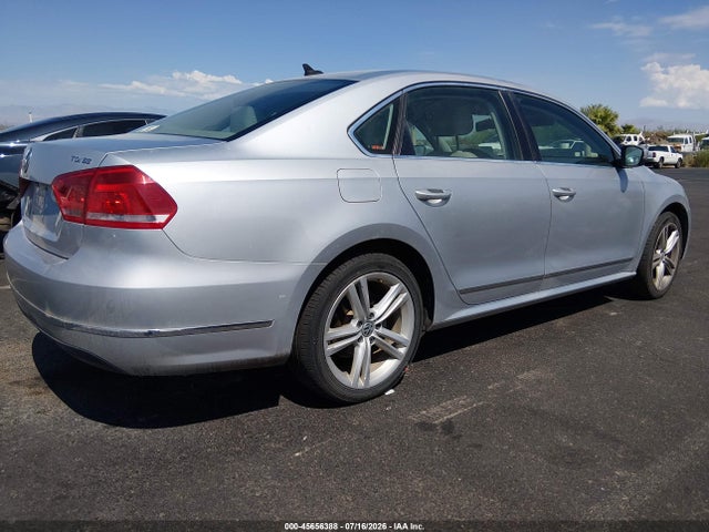 2014 Volkswagen PASSAT 2.0L TDI SE — фото 4