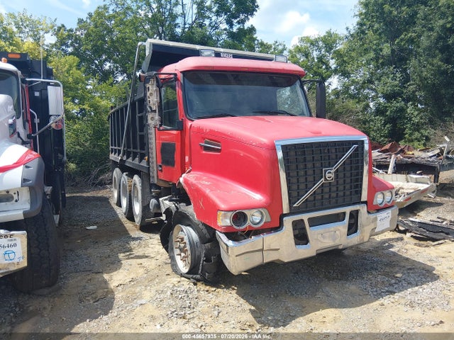 2002 VOLVO VHD 
