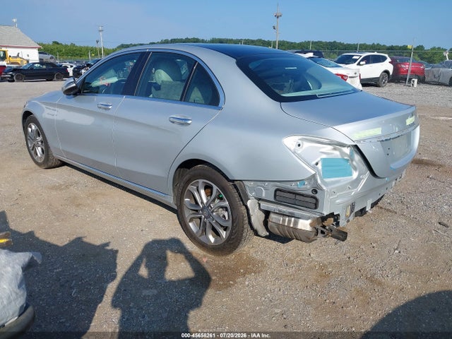 صورة 3 لـ 2016 Mercedes-BENZ C 300 4MATIC