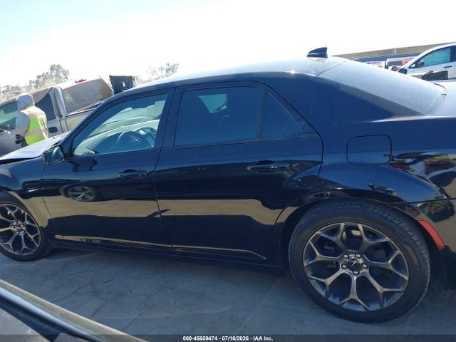 صورة 15 لـ 2015 Chrysler 300 300S