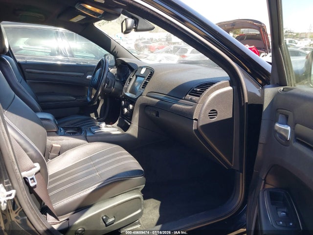 صورة 5 لـ 2015 Chrysler 300 300S